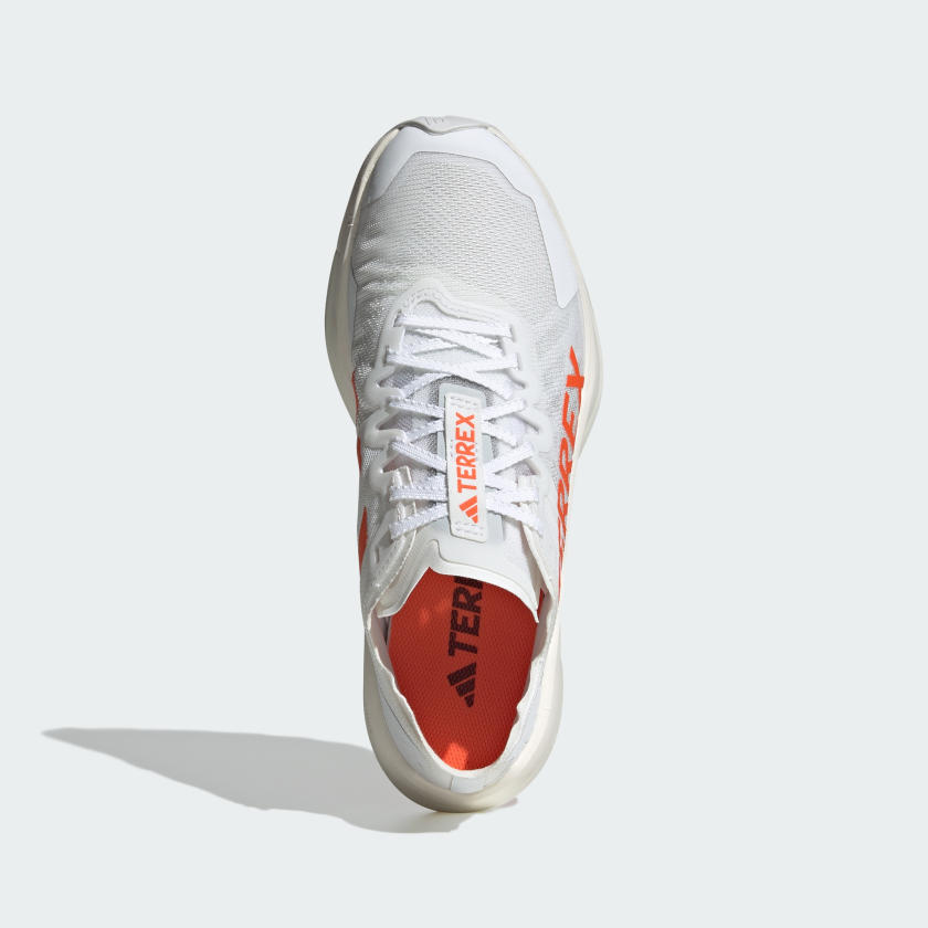 Женские кроссовки для трейлраннинга Adidas Terrex Agravic Speed, белый/оранжевый/серый — фото 2