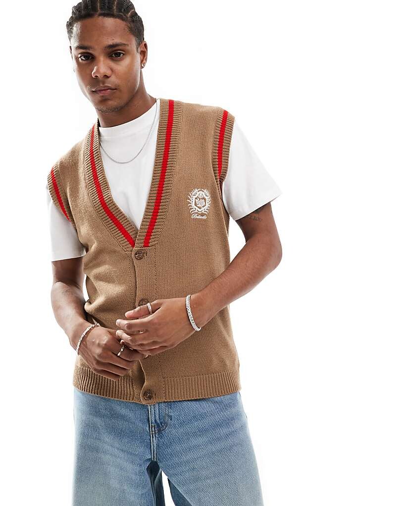 

Бежевый кардиган без рукавов с вышивкой на груди и красной окантовкой ASOS DESIGN