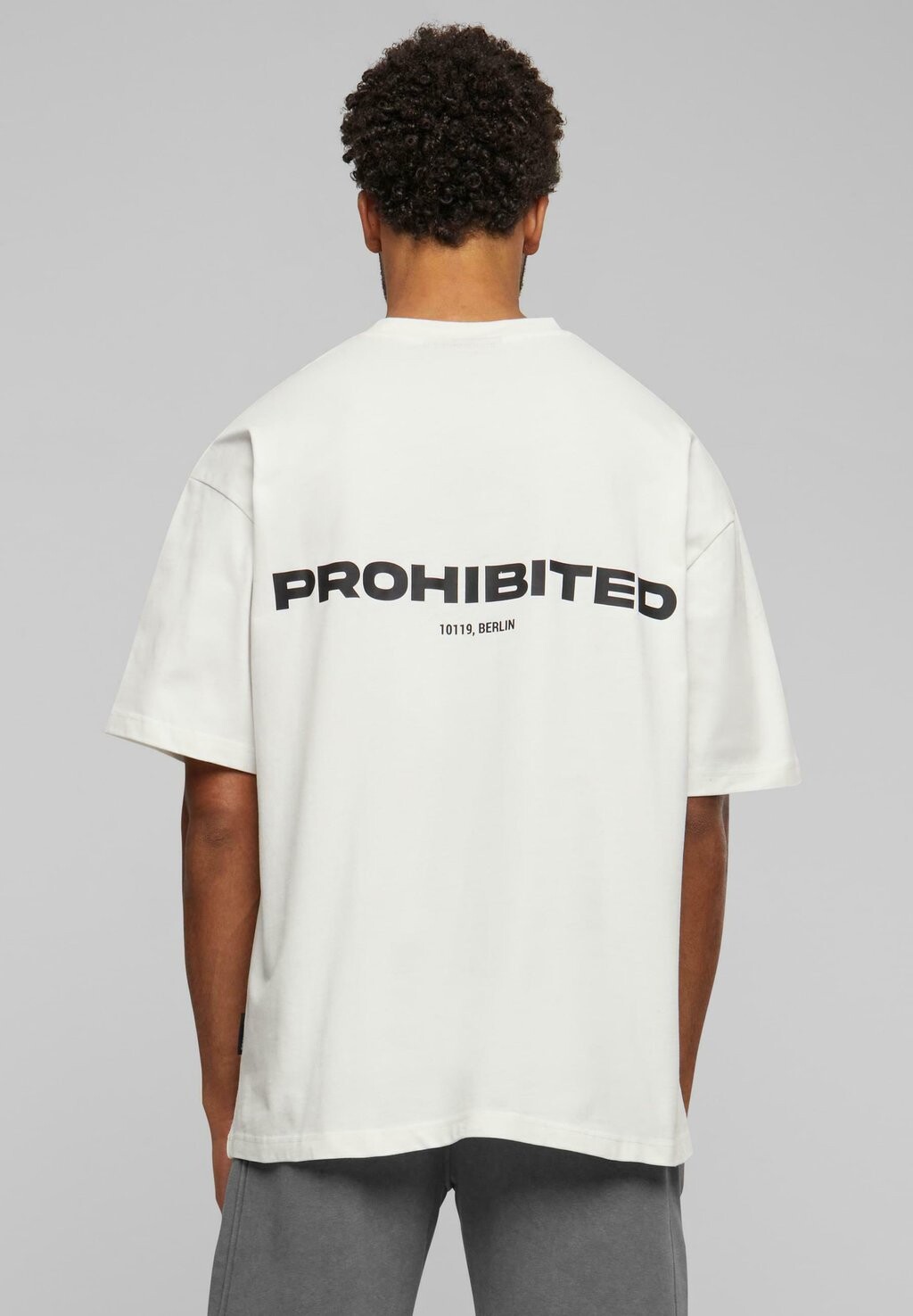 

Футболка с принтом PROHIBITED, цвет off white