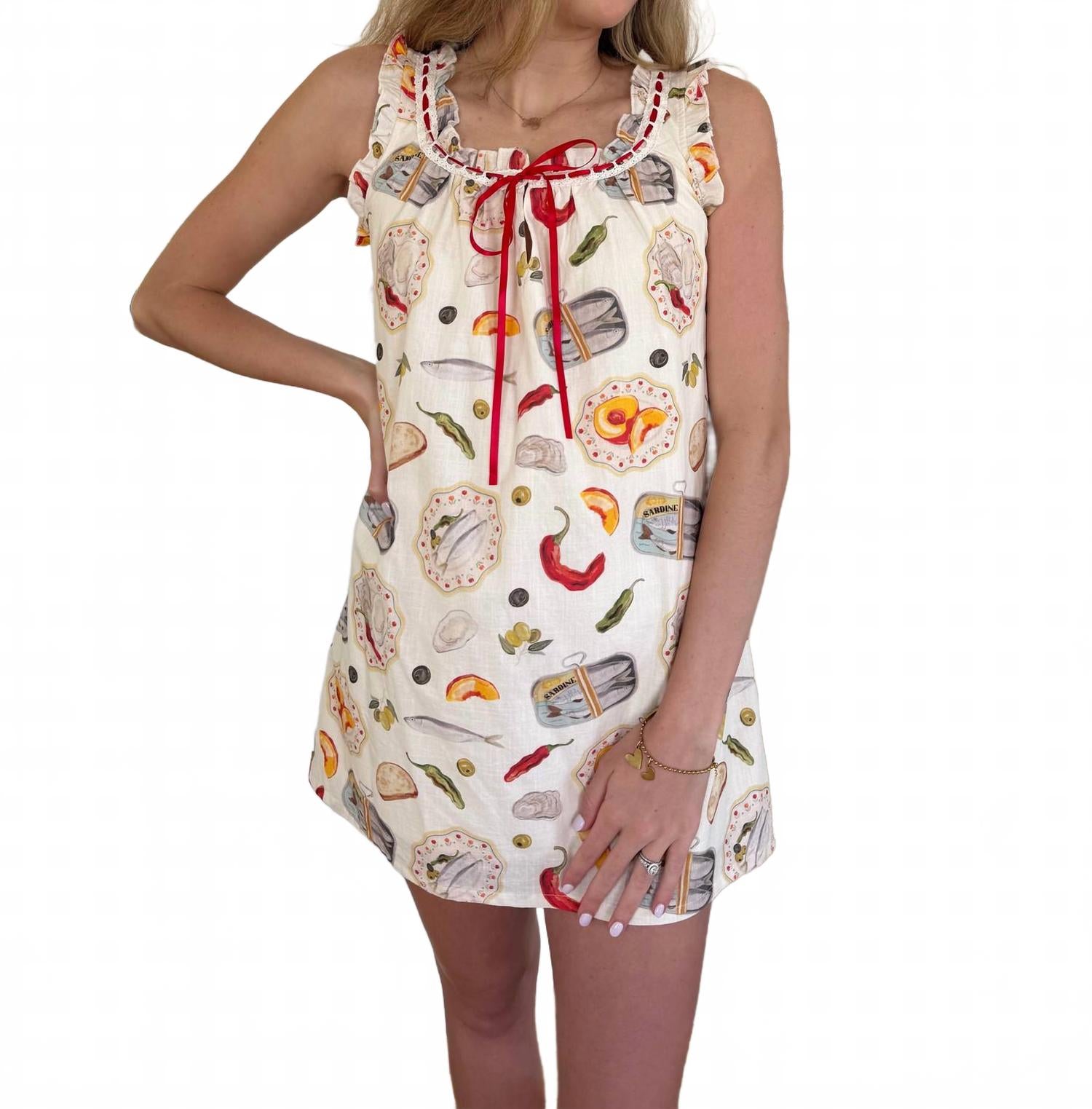 

Billie Coastal Picnic Printed Tank Mini Dress в кремовом цвете Bailey Rose