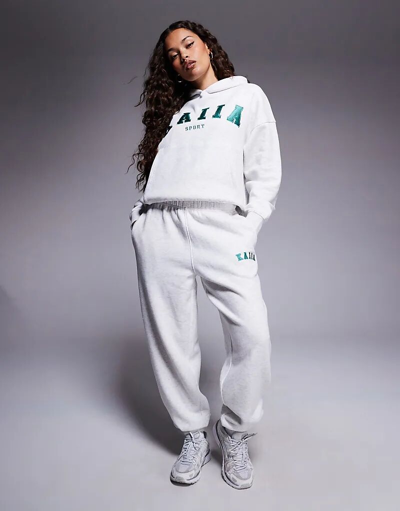 

Спортивные брюки Kaiia Sport Petite с вышитым логотипом и манжетами, серого меланжевого цвета