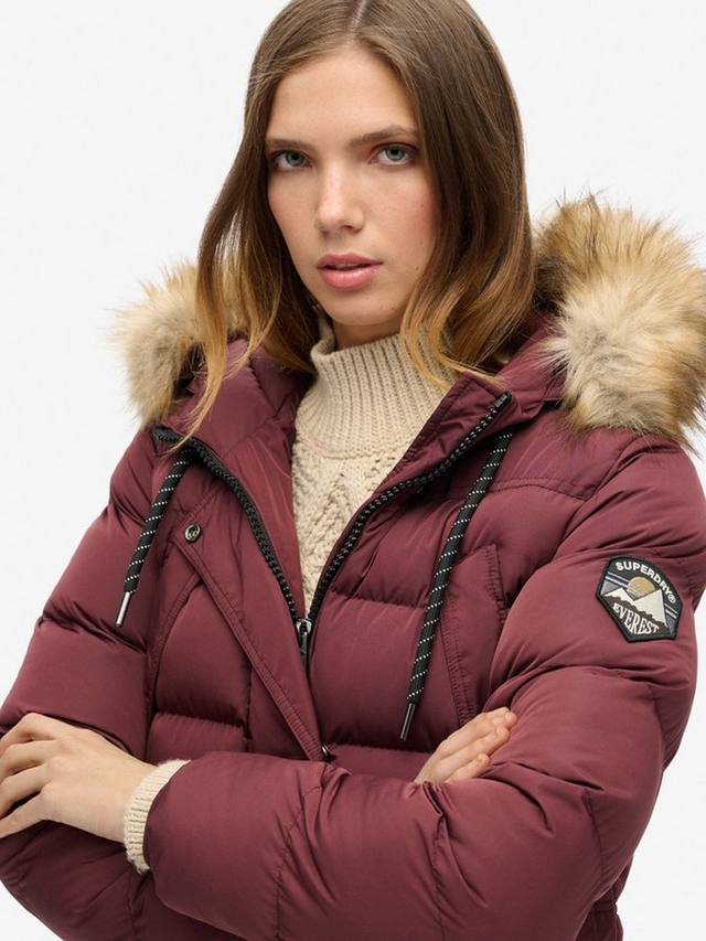 Удлиненная куртка из искусственного меха everest Superdry, цвет Albarn Clay Burgundy — фото 4