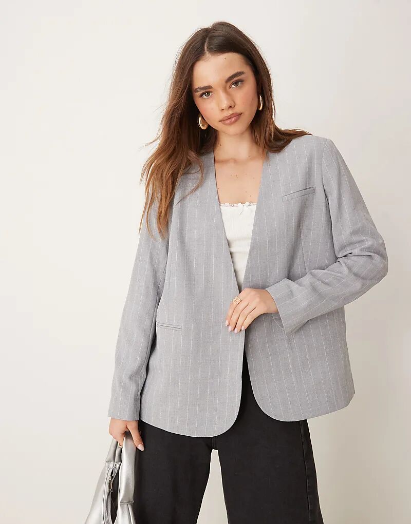 

Блейзер ASOS DESIGN в серую полоску
