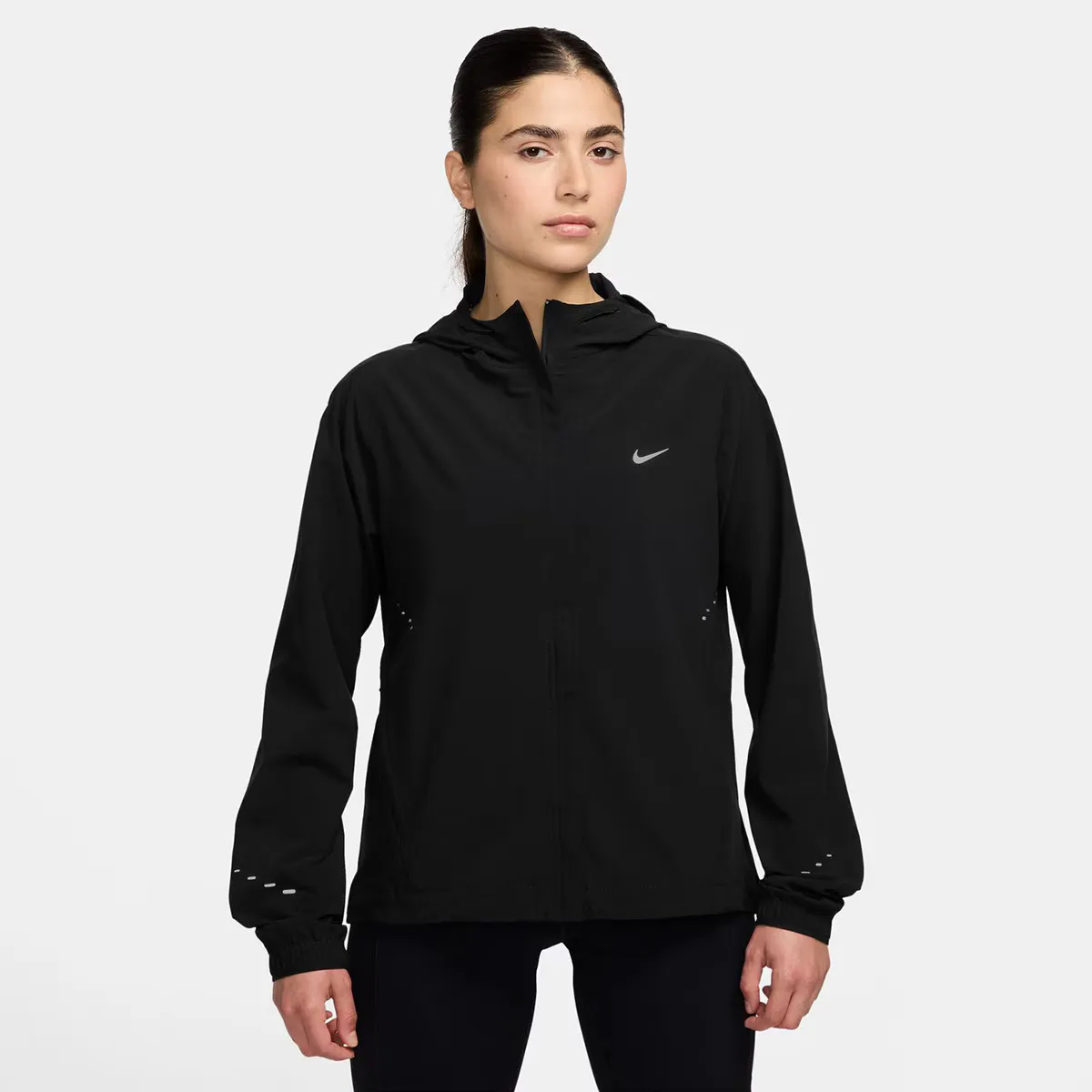 

Женская куртка-ветровка Nike Swift, чёрный