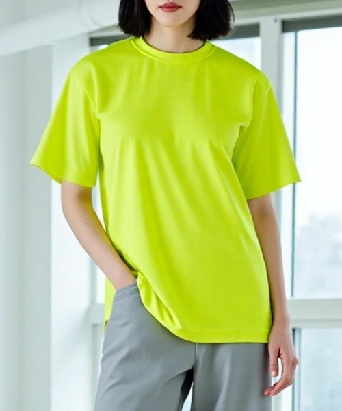 

Спортивная футболка влагоотводящая, быстросохнущая, с защитой от УФ-излучения United Athle, желтый