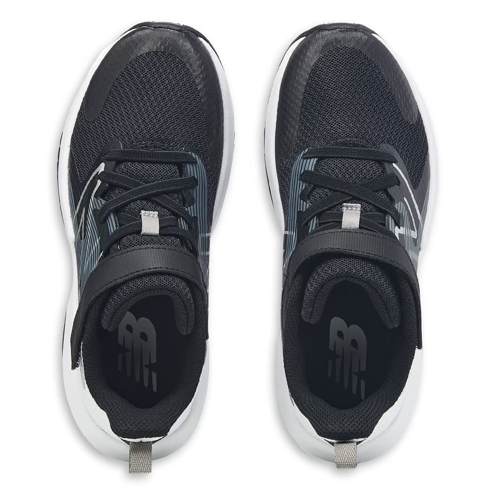 Детские широкие кроссовки для бега New Balance, little kid, black/white — фото 4