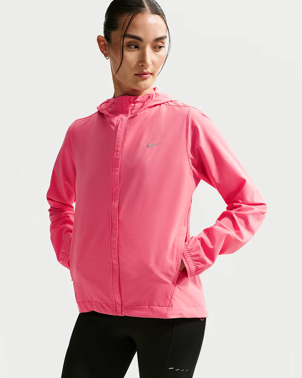 Женская ветрозащитная куртка для бега Nike Swift, Sea Coral