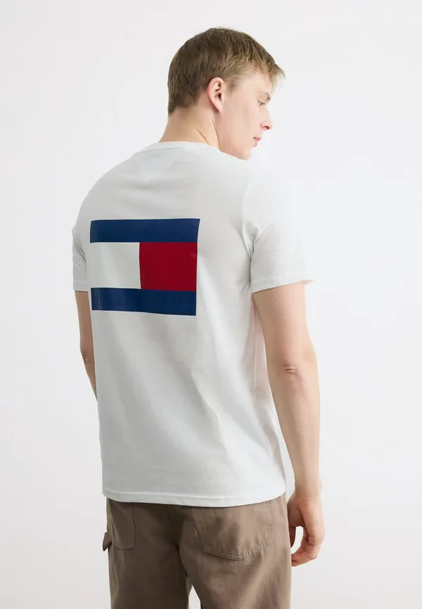 Эксклюзивная футболка с принтом флага на спине. Tommy Hilfiger, White