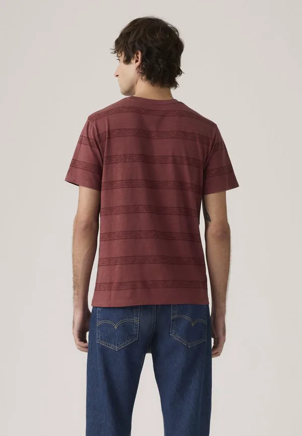 Классическая футболка с карманом и принтом Levi'S, Kabir/Oxblood — фото 3