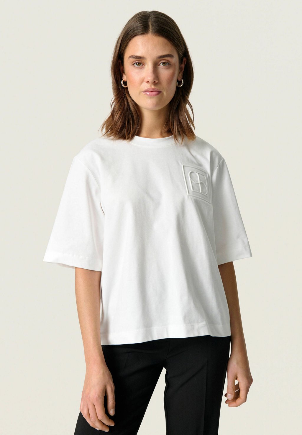 

Базовая футболка JINA LOGO TEE Soaked in Luxury, белый
