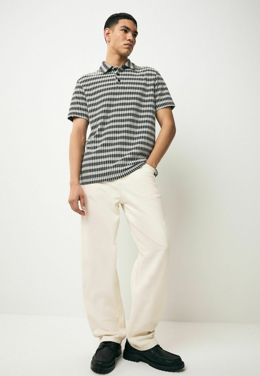 

Рубашка поло REGULAR FIT - TEXTURED STRIPE BUTTON NECK Next, черный