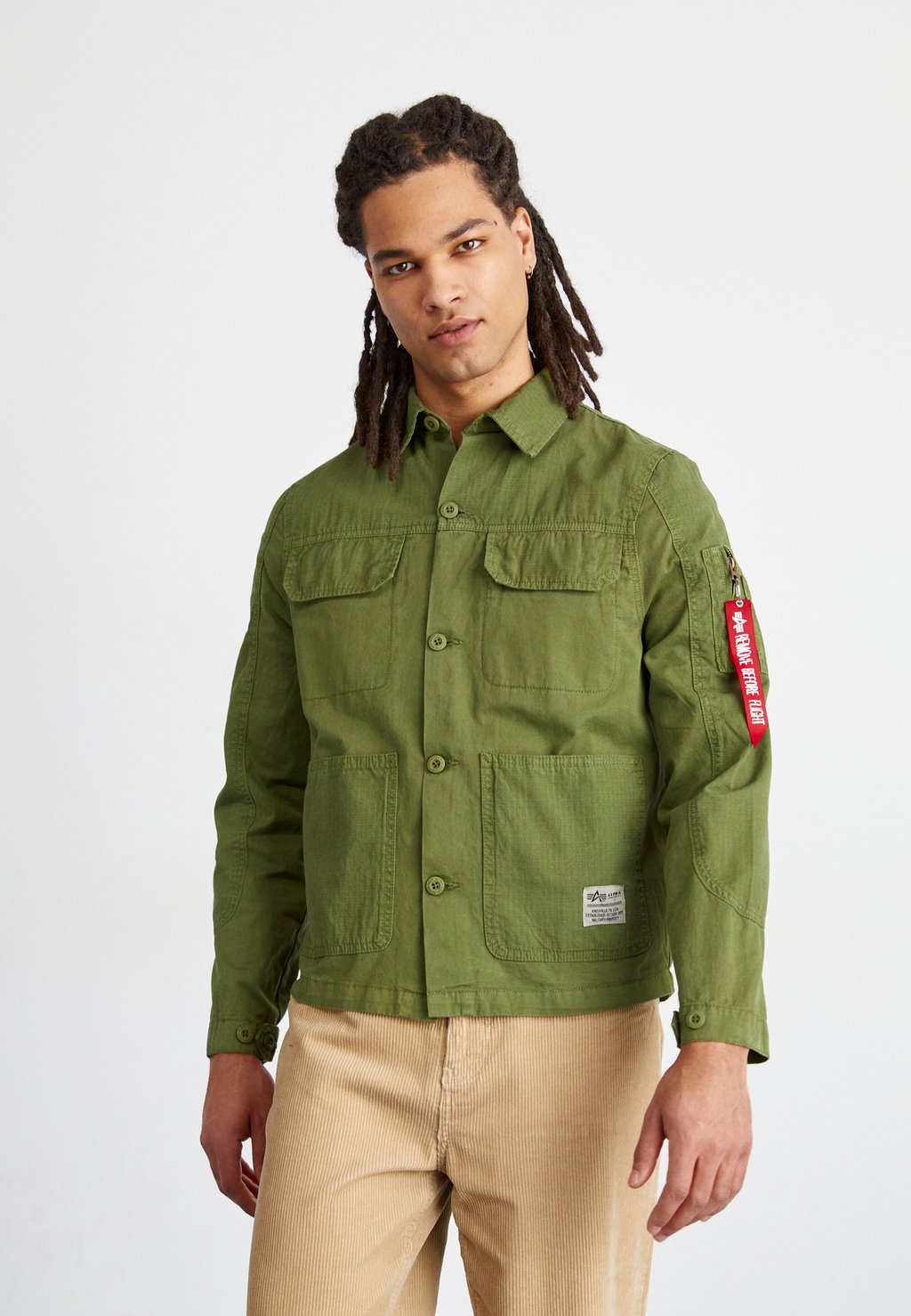 

Летняя куртка OVERSHIRT Alpha Industries, темно-зеленый