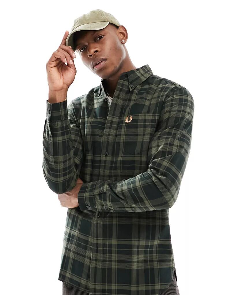 

Темно-зеленая рубашка в клетку Fred Perry в тон