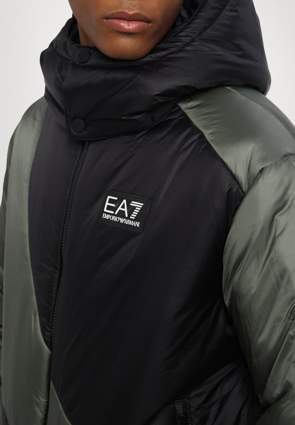 

Зимняя куртка GIUBBOTTO EA7 Emporio Armani, зеленый