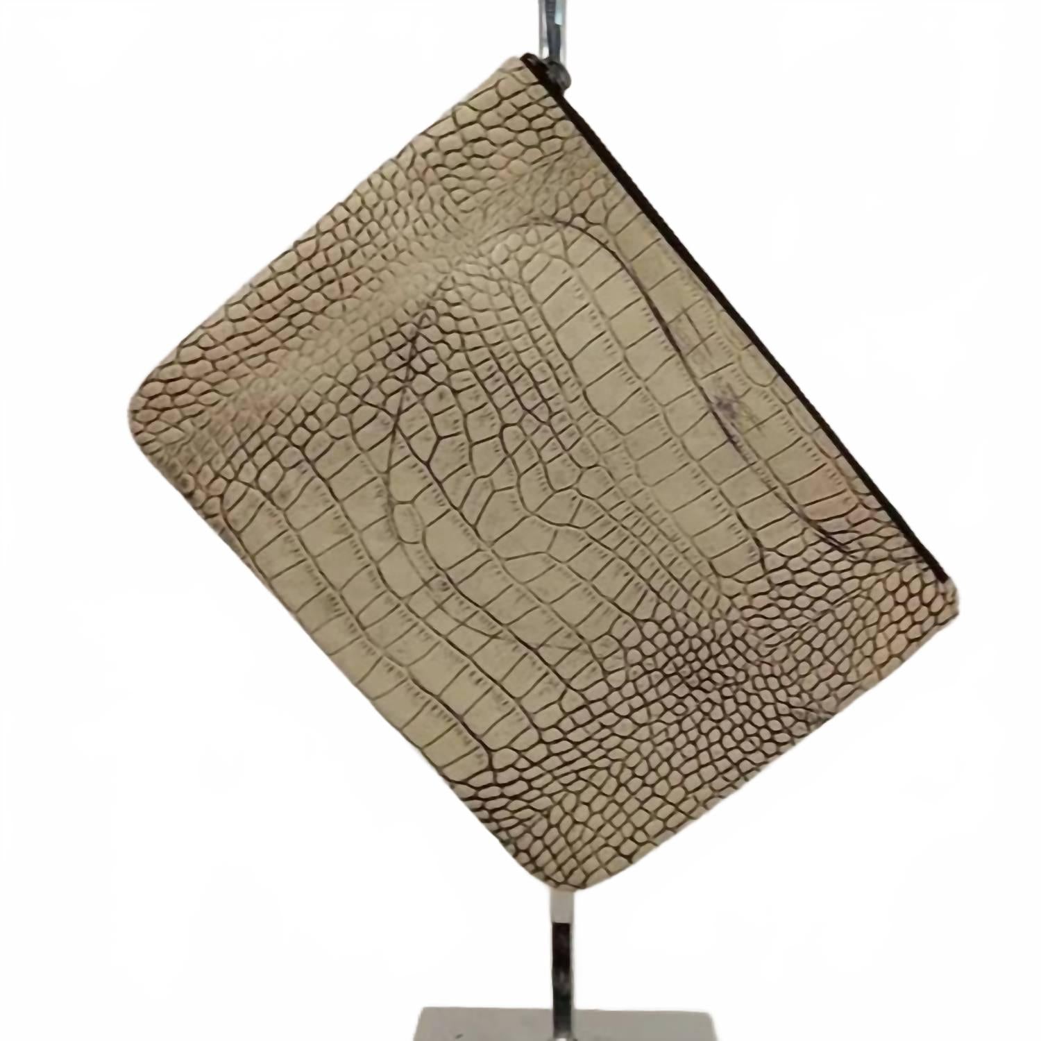 

Женская клатч Gator в бежевом цвете Rebecca Minkoff