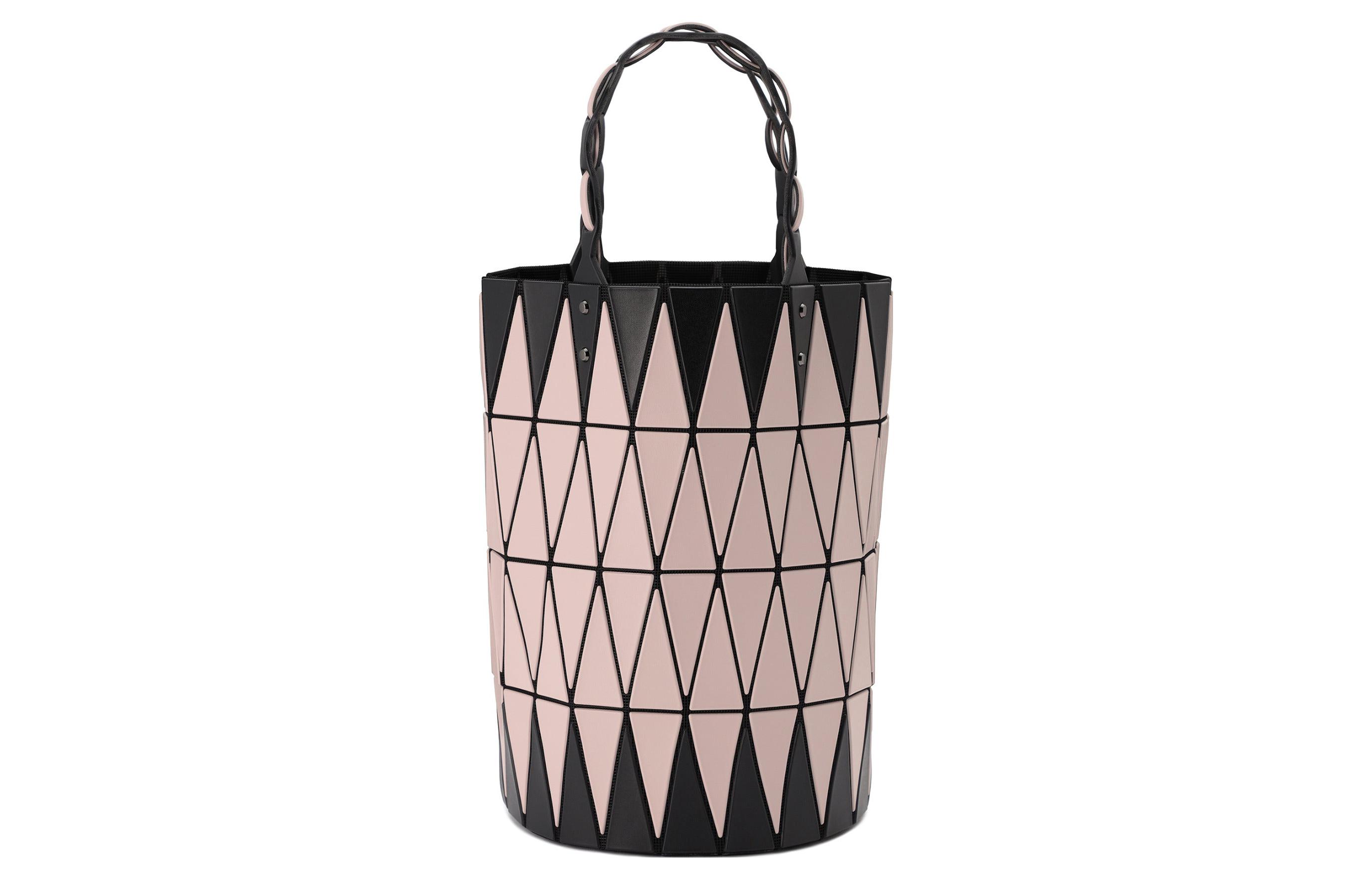

ISSEY MIYAKE Сумка корзинка из винилхлоридной смолы