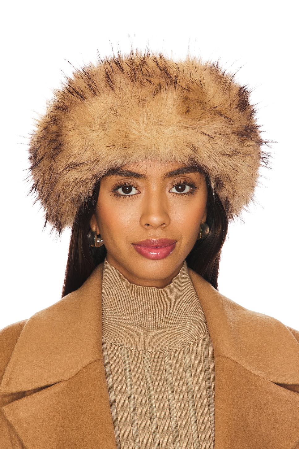 

Шапка из искусственного меха esme Adrienne Landau, цвет oak buff