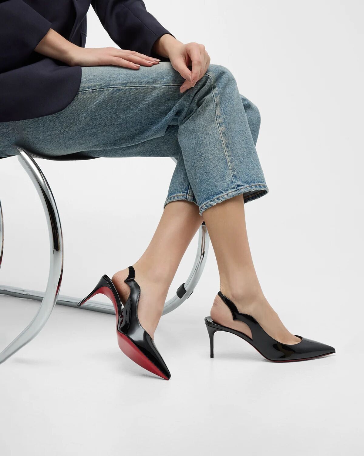 Туфли с открытой пяткой на лакированной подошве Hot Chick на красной подошве Christian Louboutin, цвет Black — фото 2