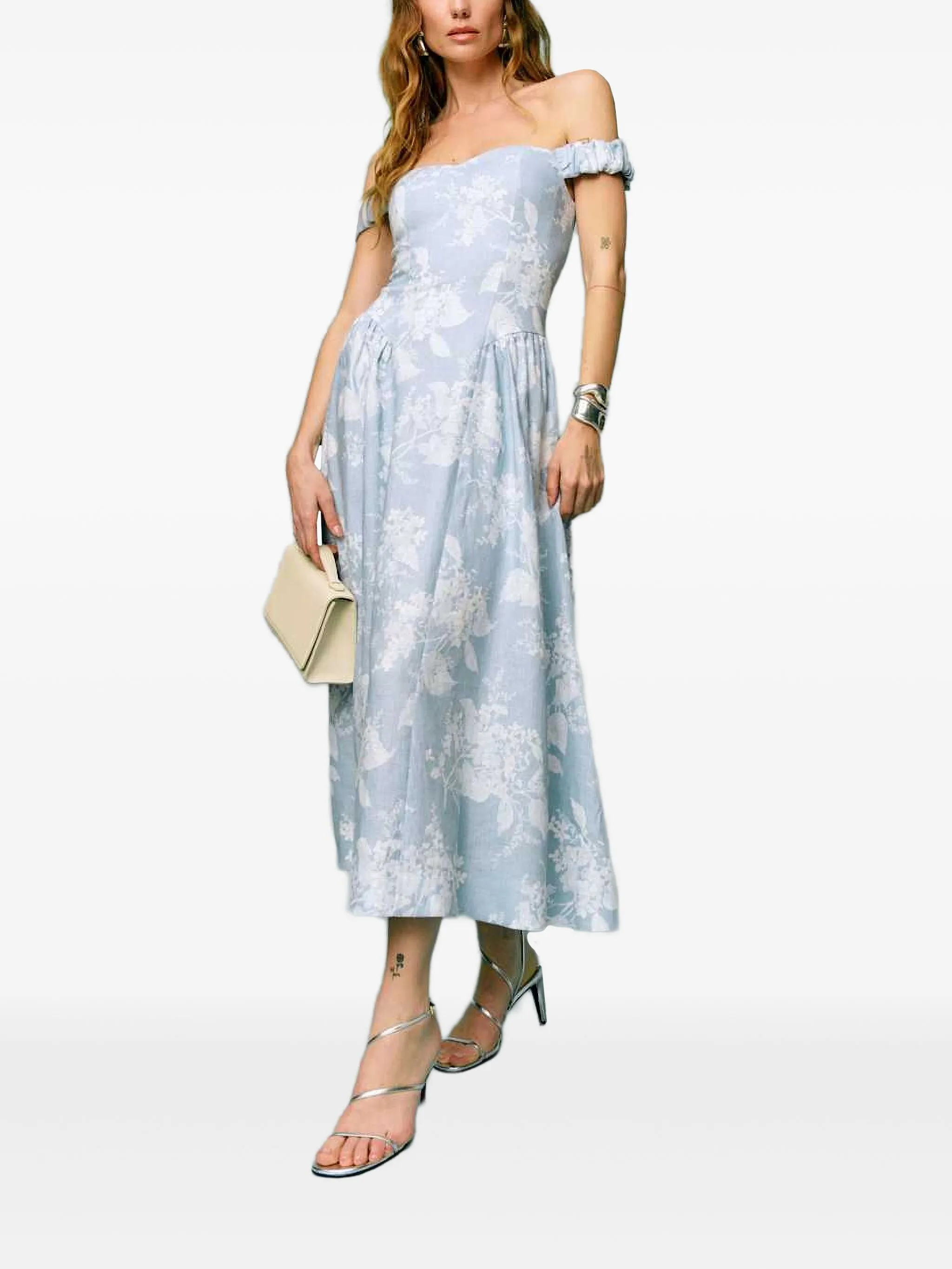 

Платье с открытыми плечами и цветочным принтом Reformation, синий