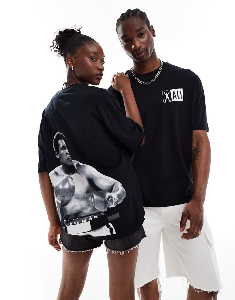 

ASOS DESIGN – черная футболка унисекс оверсайз с большой лицензионной фотографией Мухаммеда Али, напечатанной на ней