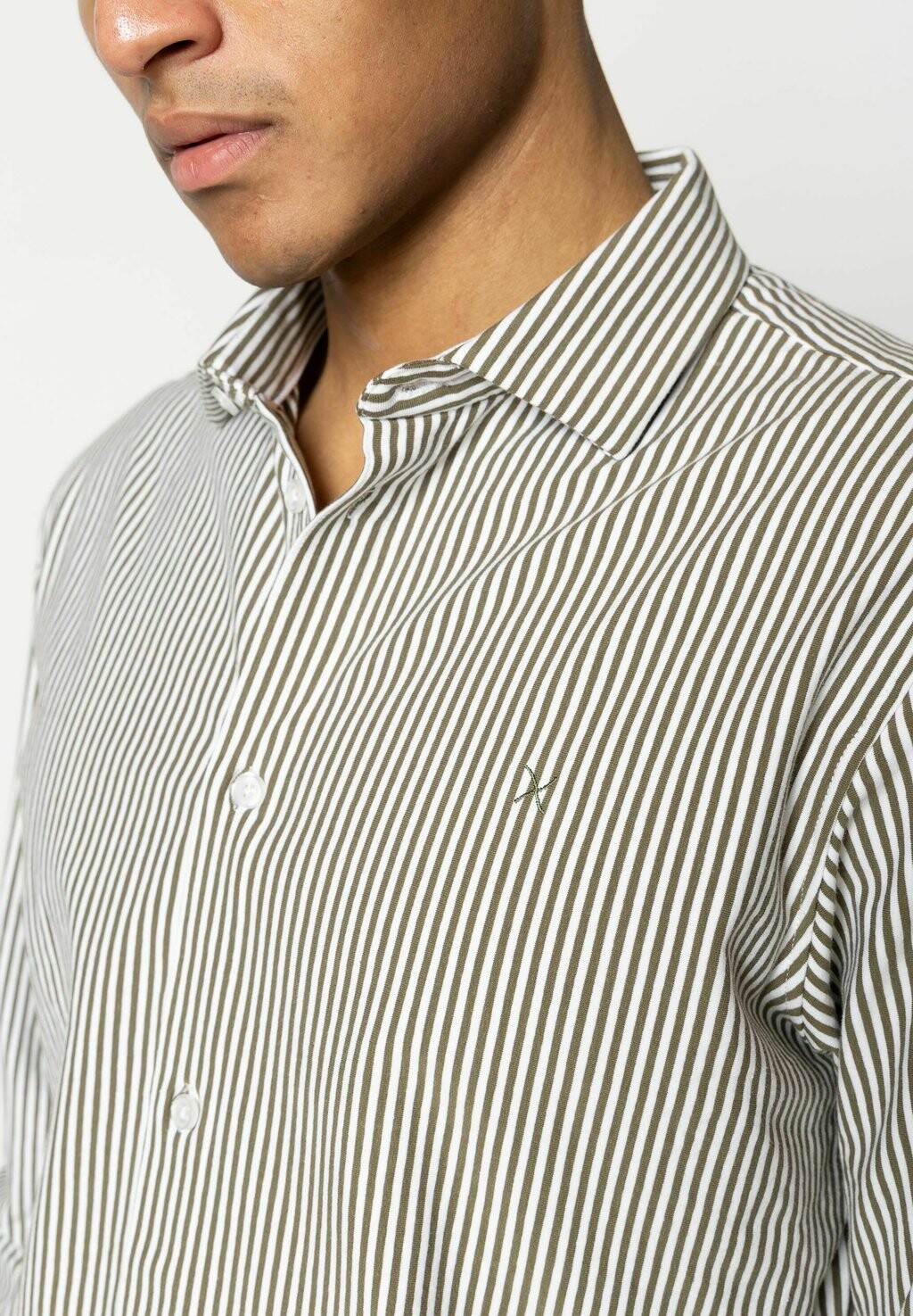 

Рубашка Stretch Stripe Clean Cut Copenhagen, армейская белая в полоску