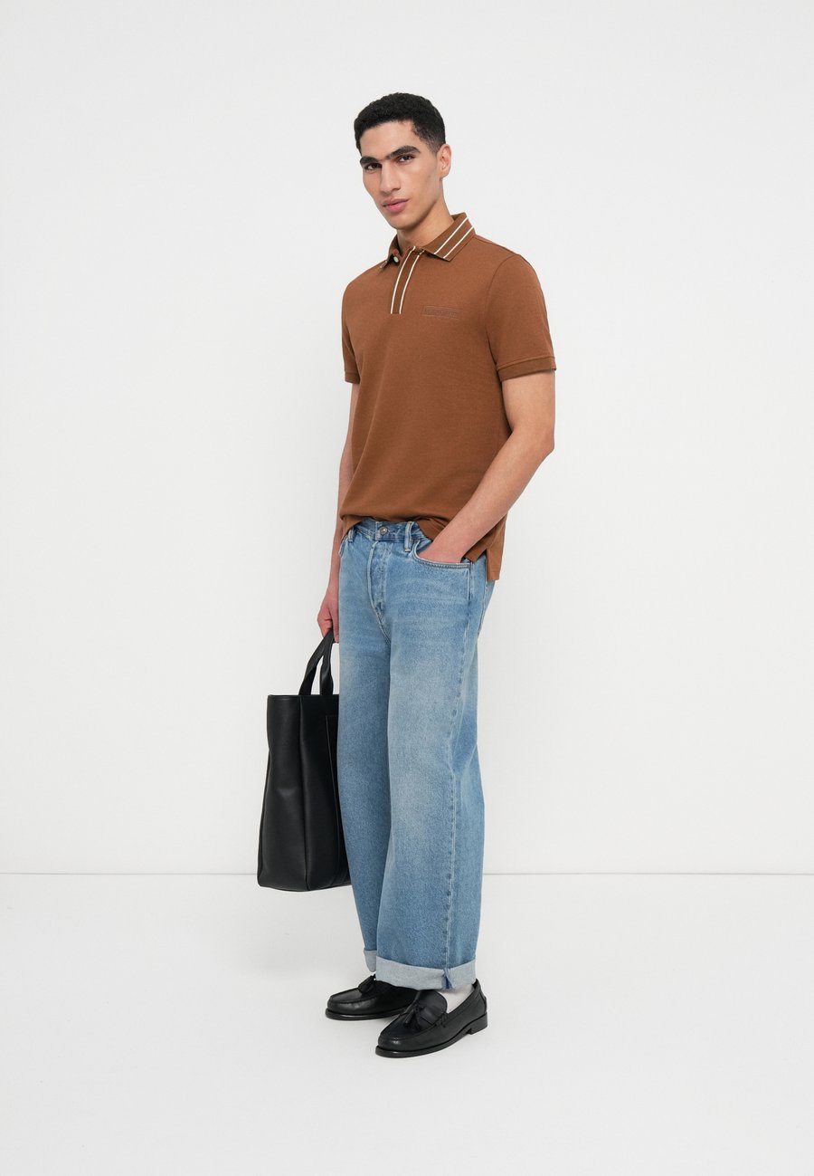 Поло Tommy Hilfiger ARTWORK , Highland Khaki/Brown — фото 2