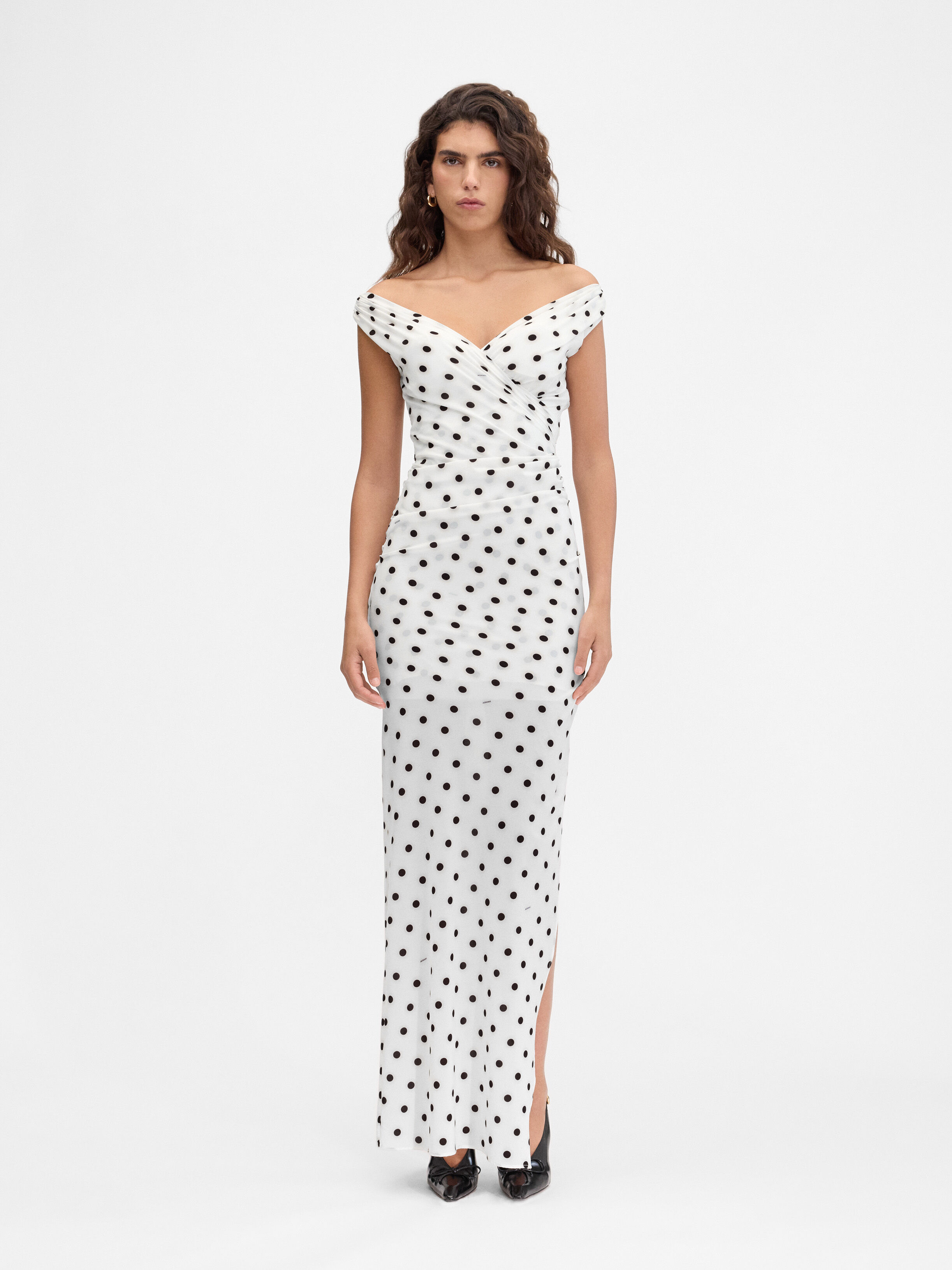 

Длинное платье в горошек JACQUEMUS The Rita long dress, цвет Print Dots Logo White/Black