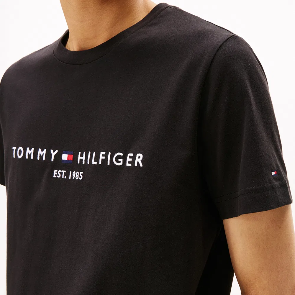 Мужская чёрная футболка Core Logo от Tommy Hilfiger — фото 4