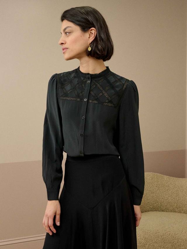 

Шелковая рубашка с кружевной кокеткой Brora, Carbon