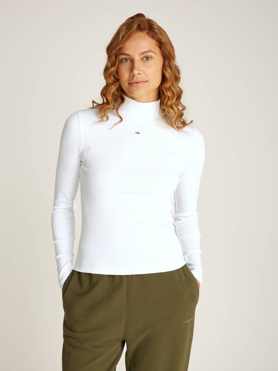 

Блуза Tommy Jeans ESSENTIAL Slim Fit, белый
