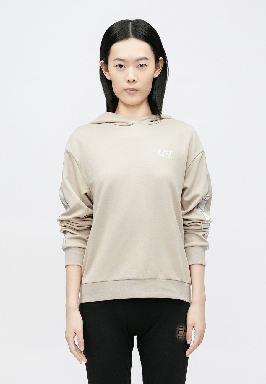

Толстовка EA7 Emporio Armani Sweatshirt, Aluminum/Sand, Бежевый, Толстовка EA7 Emporio Armani Sweatshirt, Aluminum/Sand