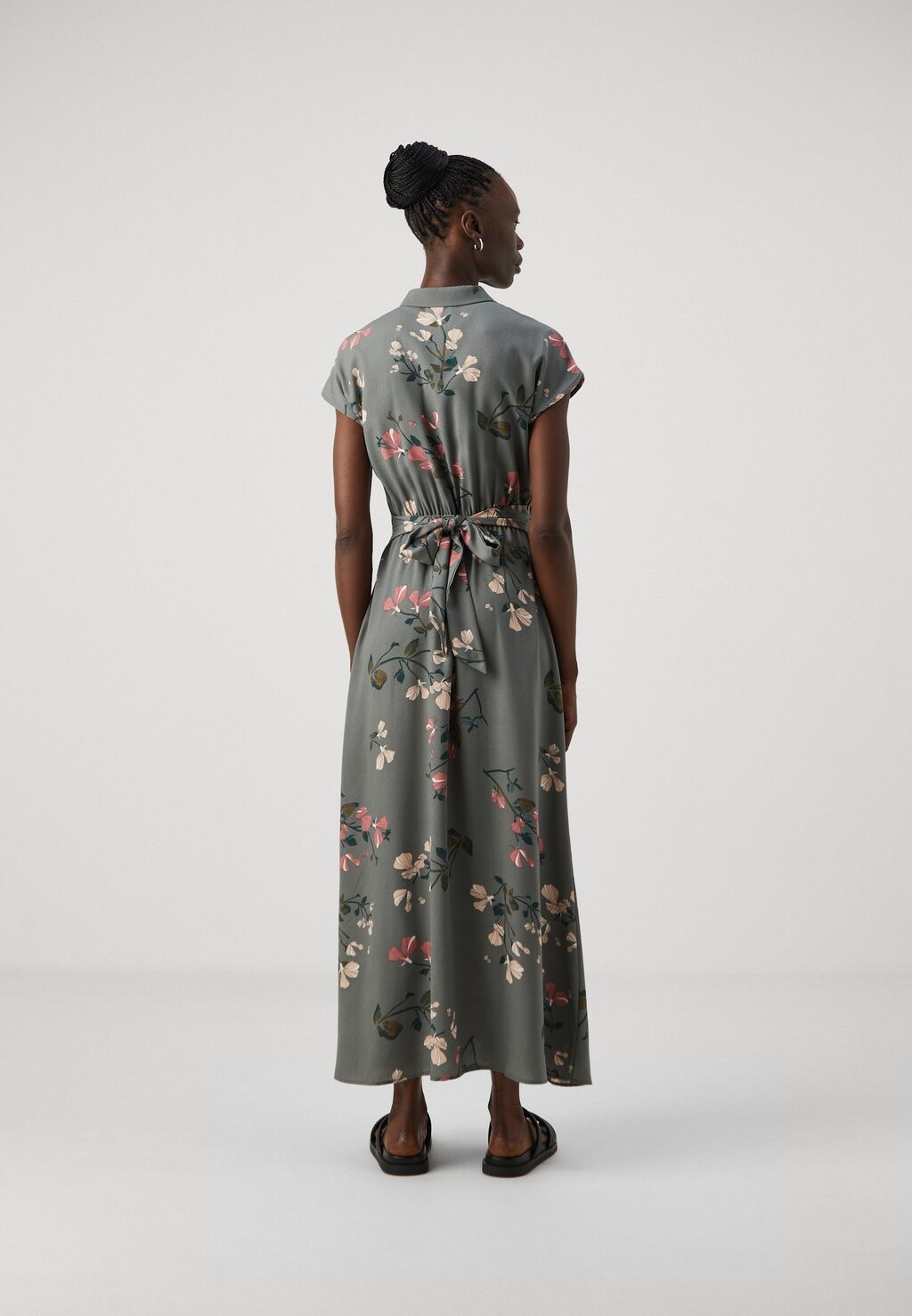 

Платье-блузка VMNEWHALLIE LONG TIE DRESS Vero Moda, пестрый зеленый