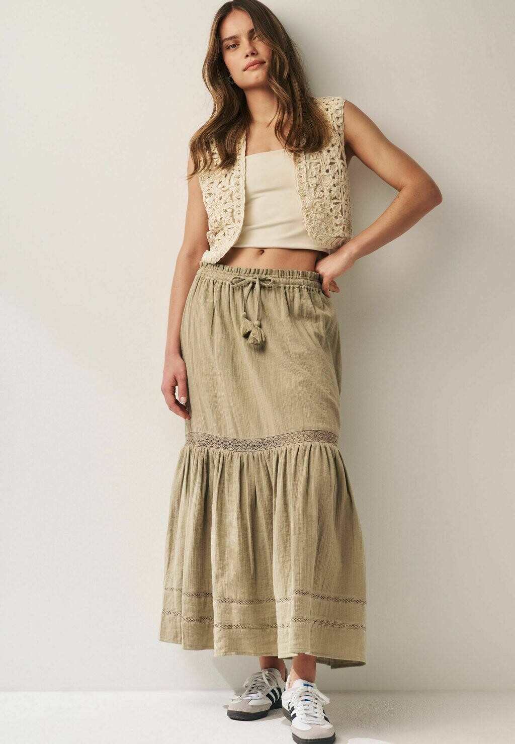 

Юбка макси Tiered Regular Fit Next, зеленый хаки