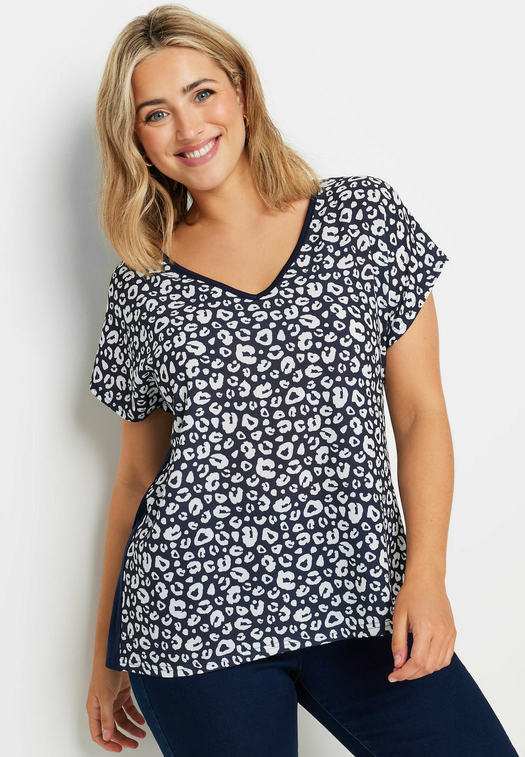 

Футболка с принтом ANIMAL V-NECK M&Co, синий