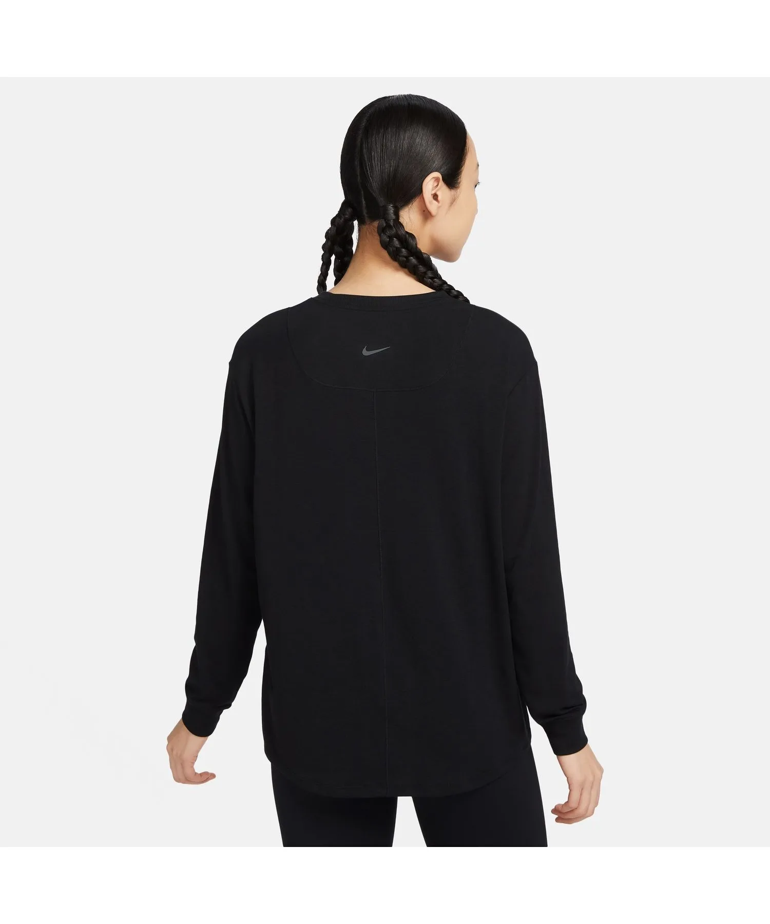 Женская футболка NIKE One DF Relaxed с длинным рукавом чёрная — фото 2