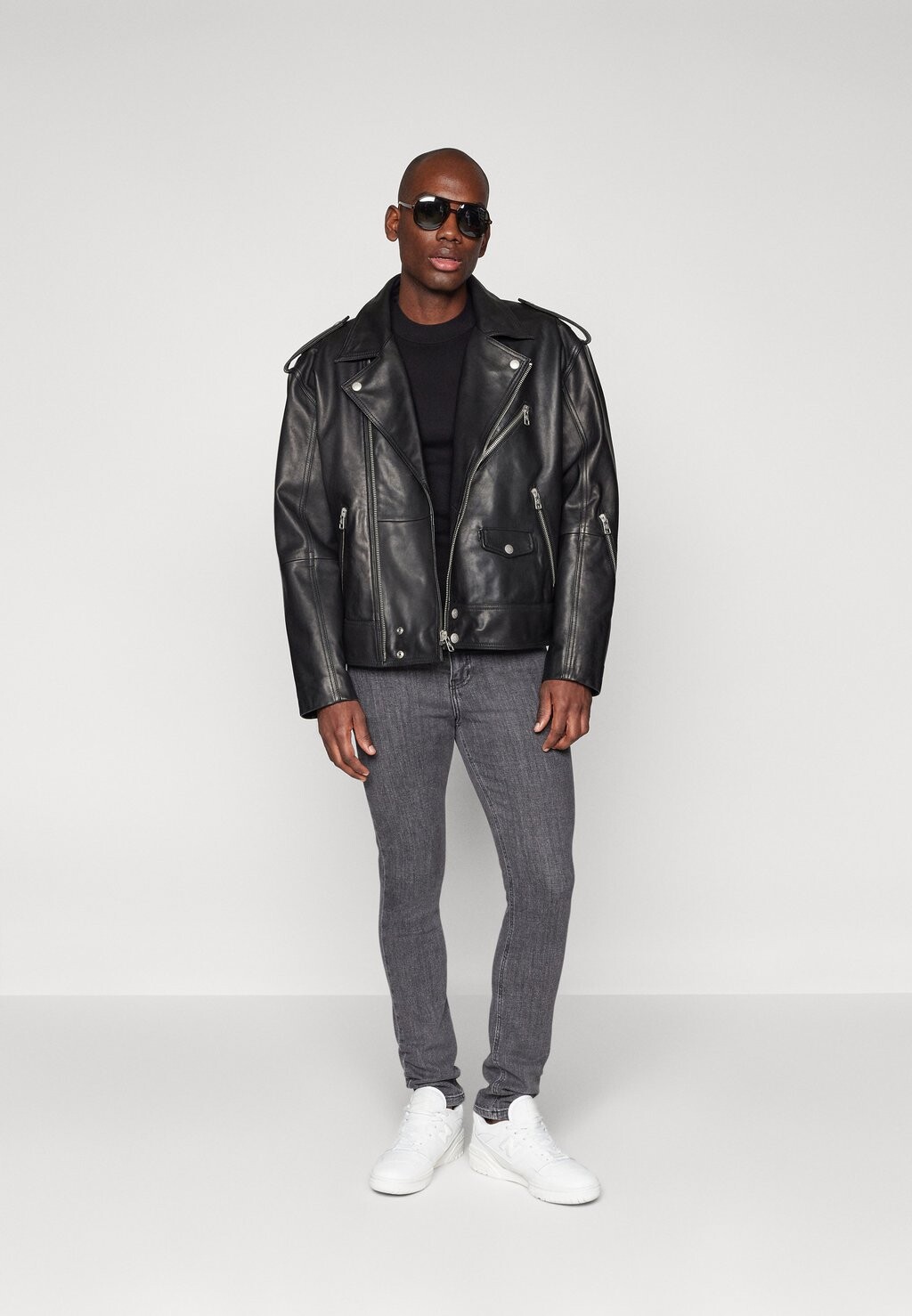 

Приталенный стиль Karl Lagerfeld, черный камень