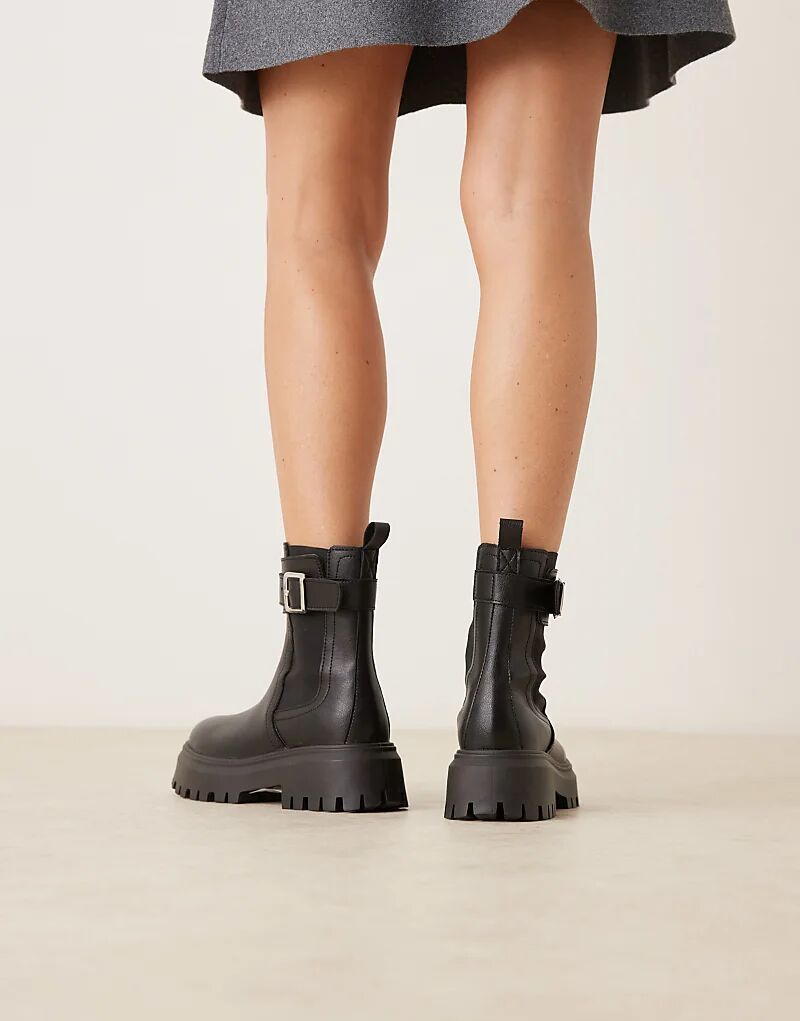 Массивные ботинки челси ASOS DESIGN Astrid с пряжкой из черного мятого искусственного меха — фото 3