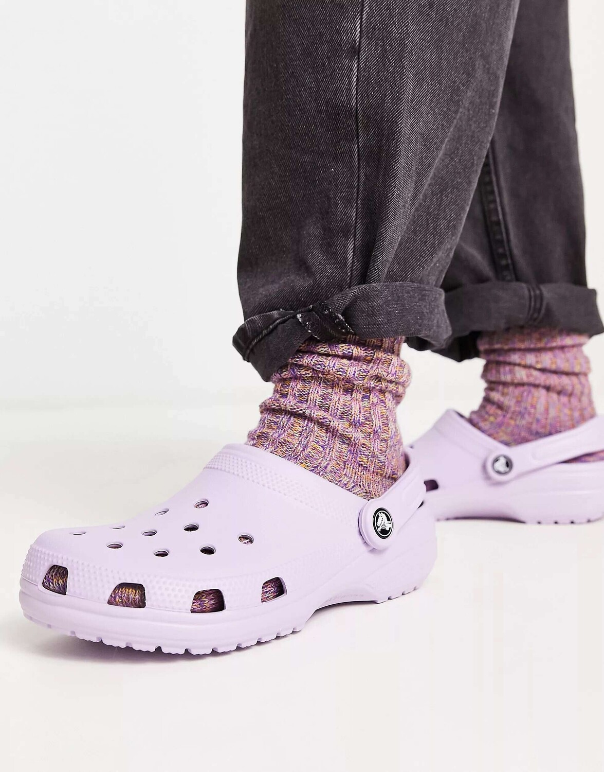 Классические сабо Crocs сиреневого цвета — фото 2
