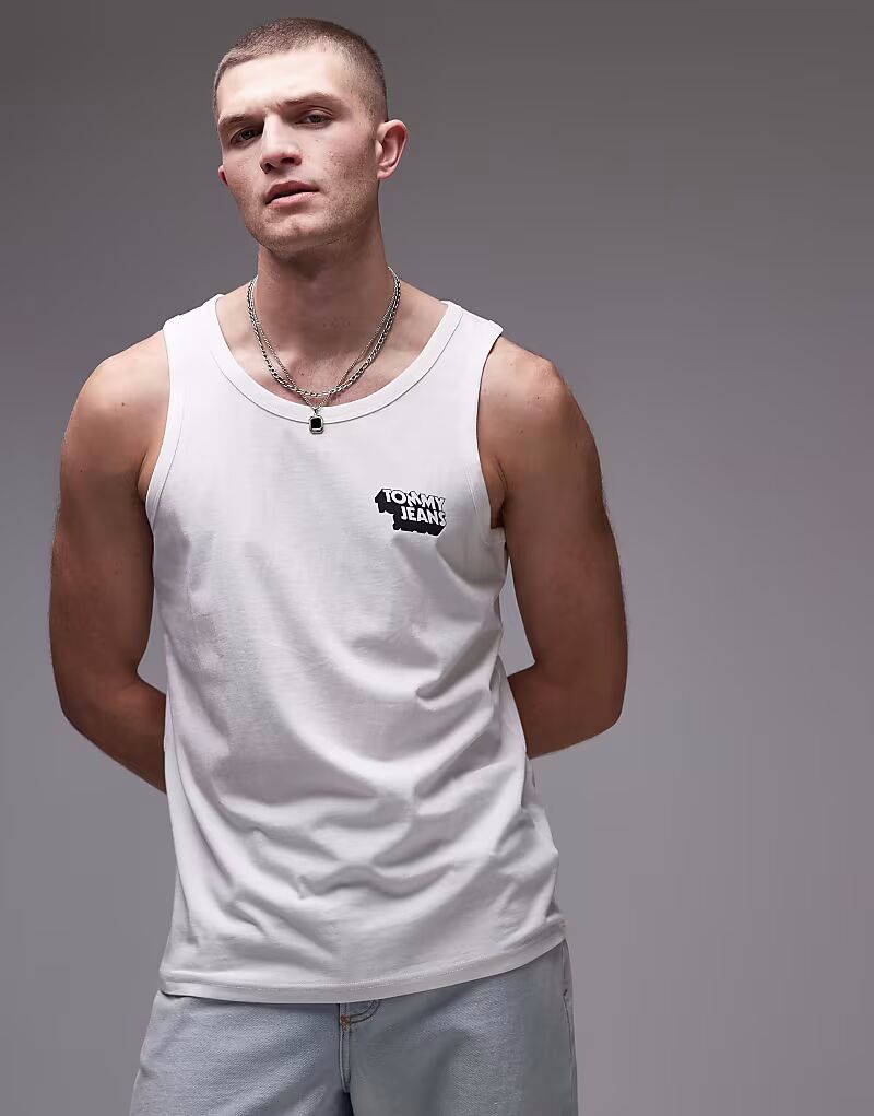

Майка Tommy Jeans Stack Logo белого цвета