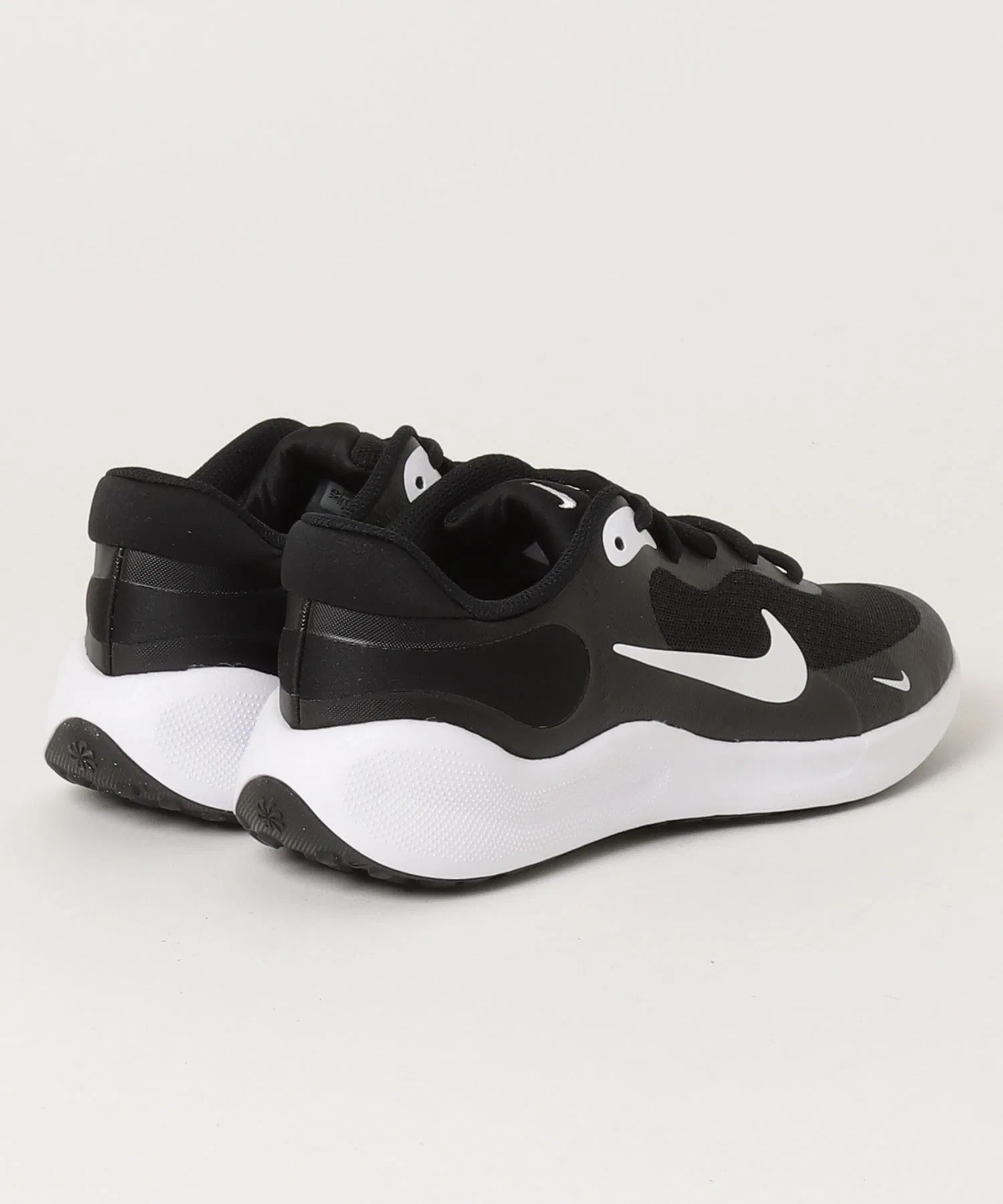 Детские кроссовки NIKE Revolution 7 GS чёрные с белым — фото 2
