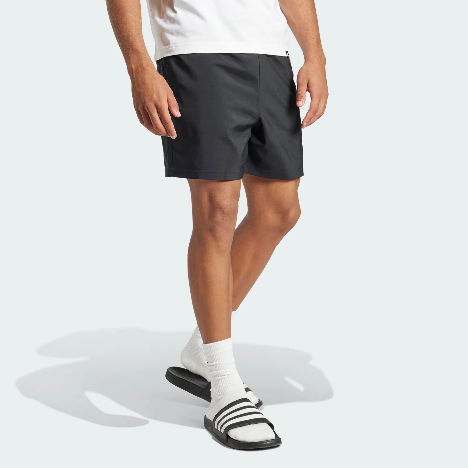 Мужские шорты Essential Small Logo Chelsea чёрно-белого цвета от Adidas — фото 3