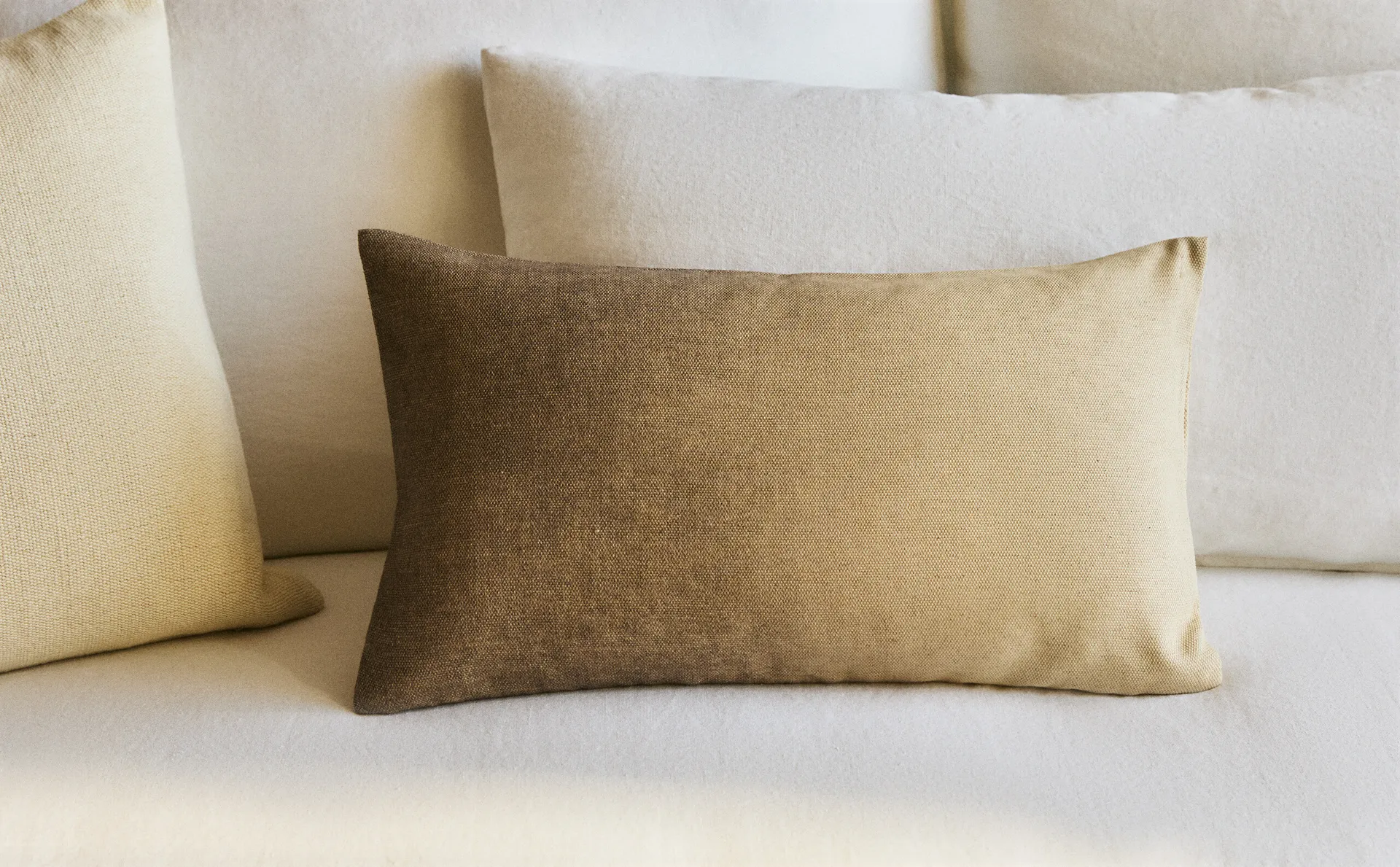 

Чехол на подушку с эффектом омбре Zara Home, светло-бежевый