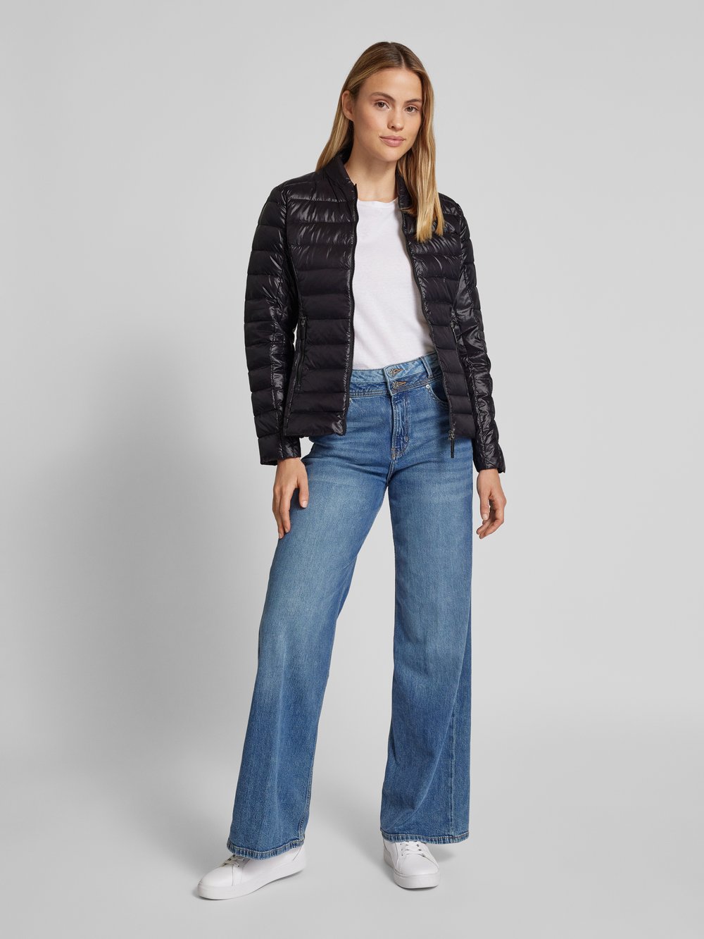

Пуховик с карманами на молнии ARMANI EXCHANGE, черный