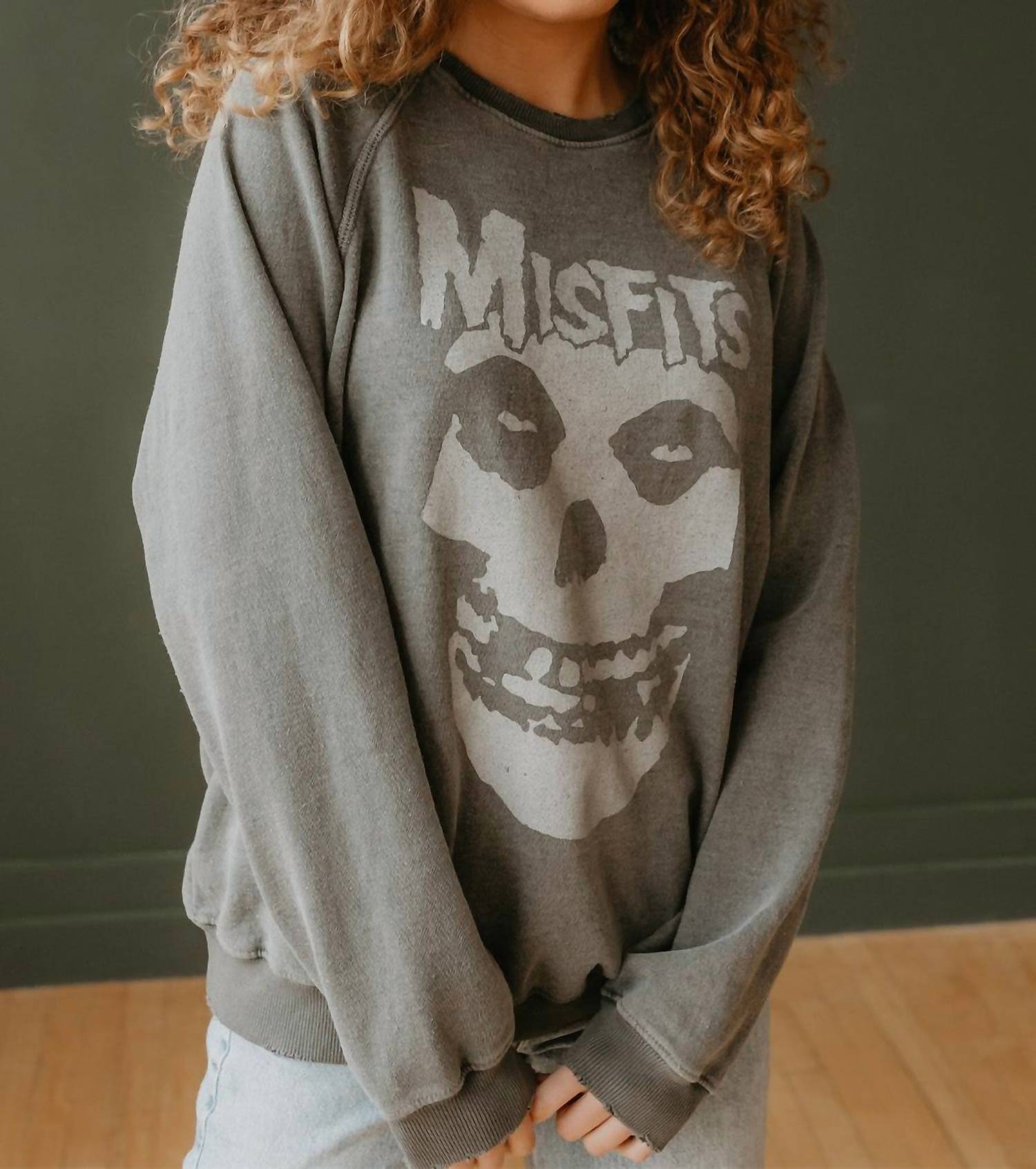 

Свитшот Misfits в черном цвете People of Leisure