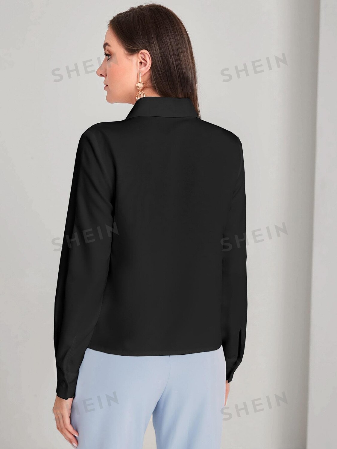 

Модельная рубашка, однотонная, пуговицы спереди, края с бахромой Shein, черный