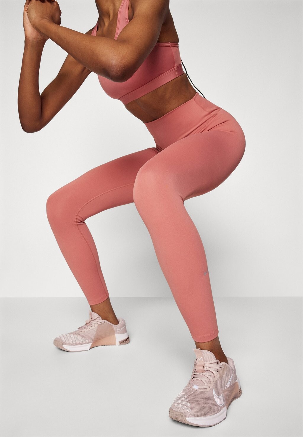 

Тайтсы ONE Nike, розовый