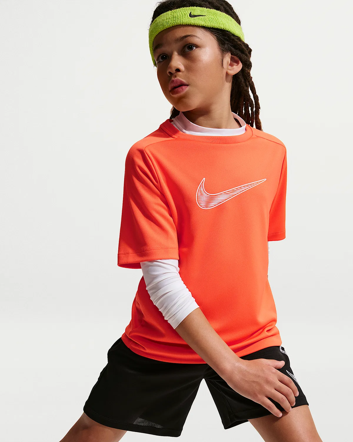 Большой детский (мальчиковый) Dri-FIT тренировочный топ с коротким рукавом Nike Multi, Turf Orange/White — фото 3