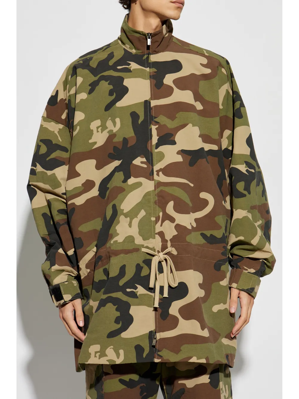 Куртка с камуфляжным принтом FEAR OF GOD ESSENTIALS, зеленый — фото 3