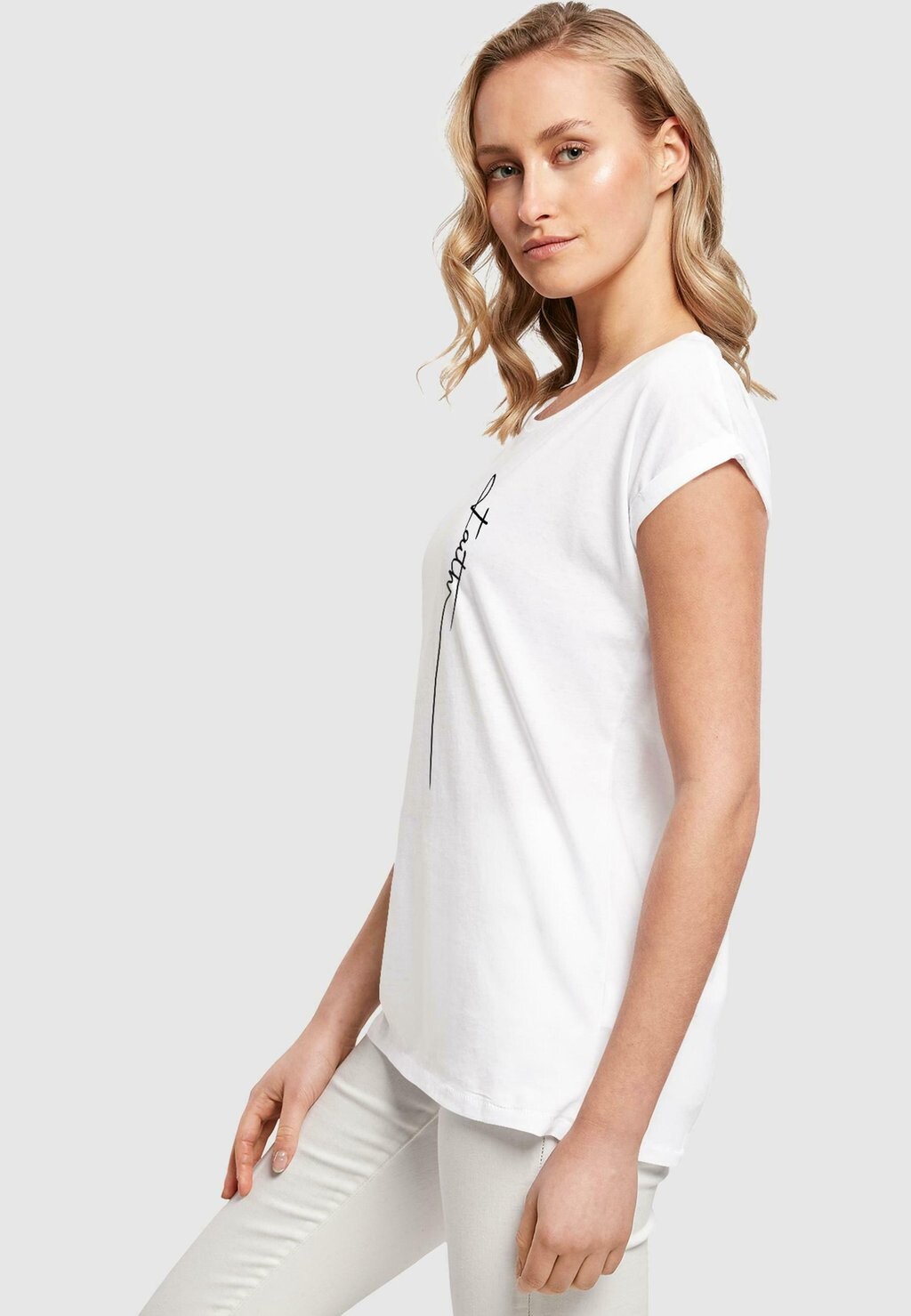 

Футболка с принтом FAITH EXTENDED SHOULDER TEE Merchcode, белый