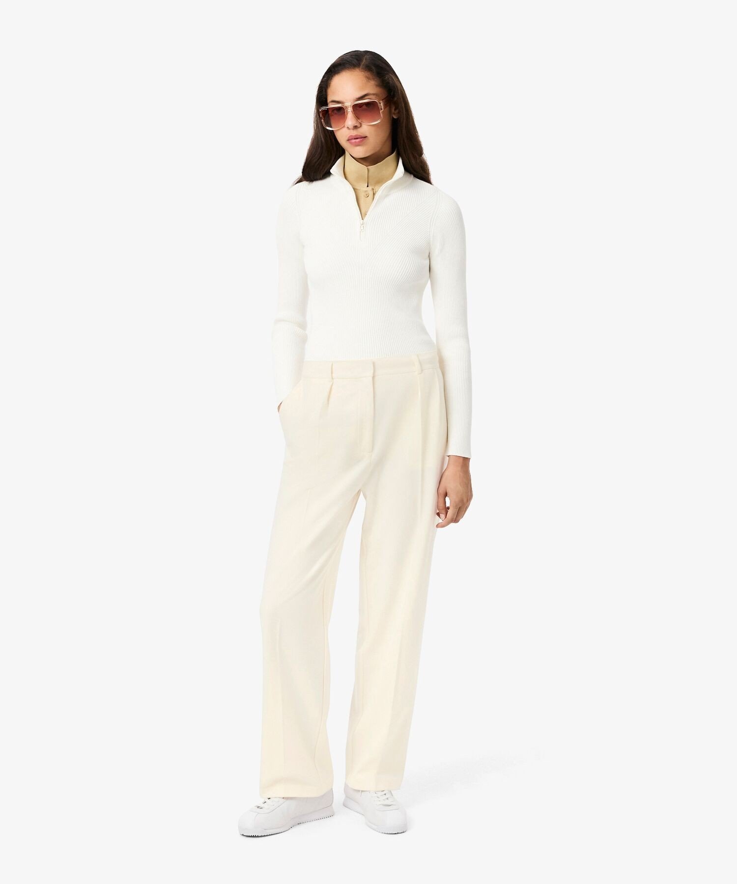 Брюки LACOSTE Off white, фланелевые, широкие, с заправленными штанинами — фото 2